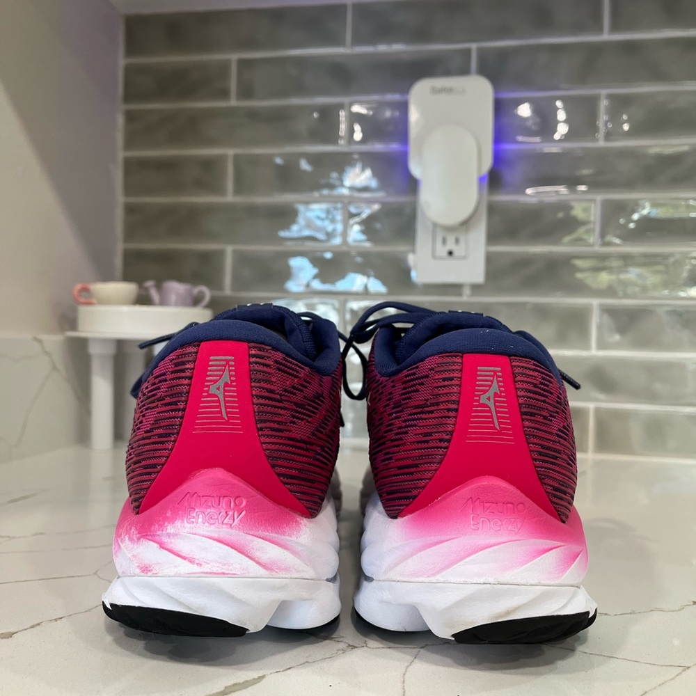Mizuno Running Shoes. Women’s Size 8.5Color  FESTIVAL FUCHSIA - Picture 7 of 10